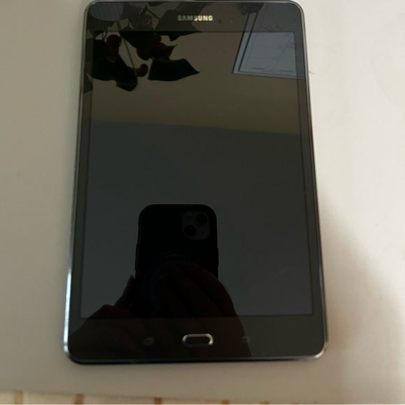 Samsung Galaxy Tab A Excellent Condition - Picture 4 of 7